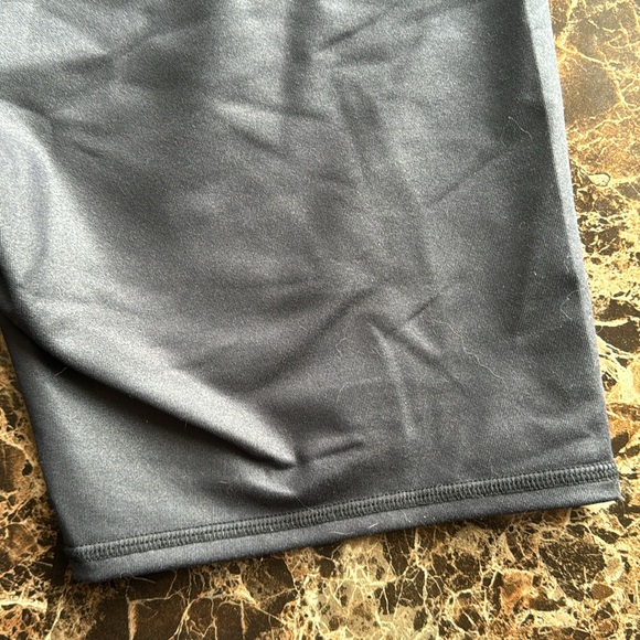 ALO yoga black biker shorts NWT - Picture 13 of 17